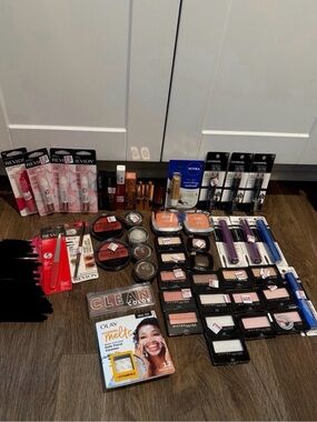 BRAND NEW MAKEUP LOT REVLON MAYBELLINE LOREAL COVERGIRL HUGE MAKEUP LOT